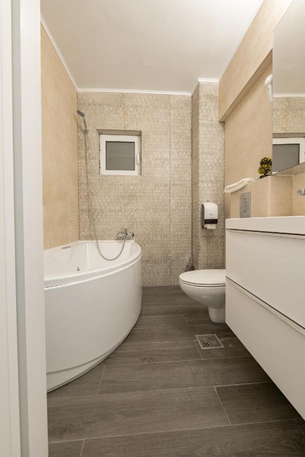 Luxury Ultracentral Piteşti Exterior foto